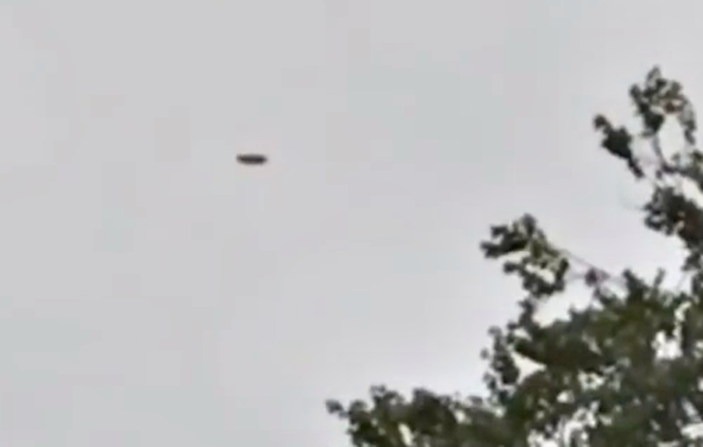 UFO Caught on Camera Moments Before Cloaking and Hiding