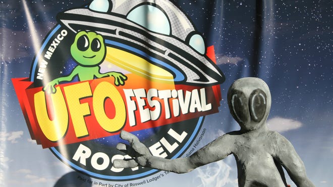 Roswell Festival-Goers Don’t Buy the Government’s UFO Report